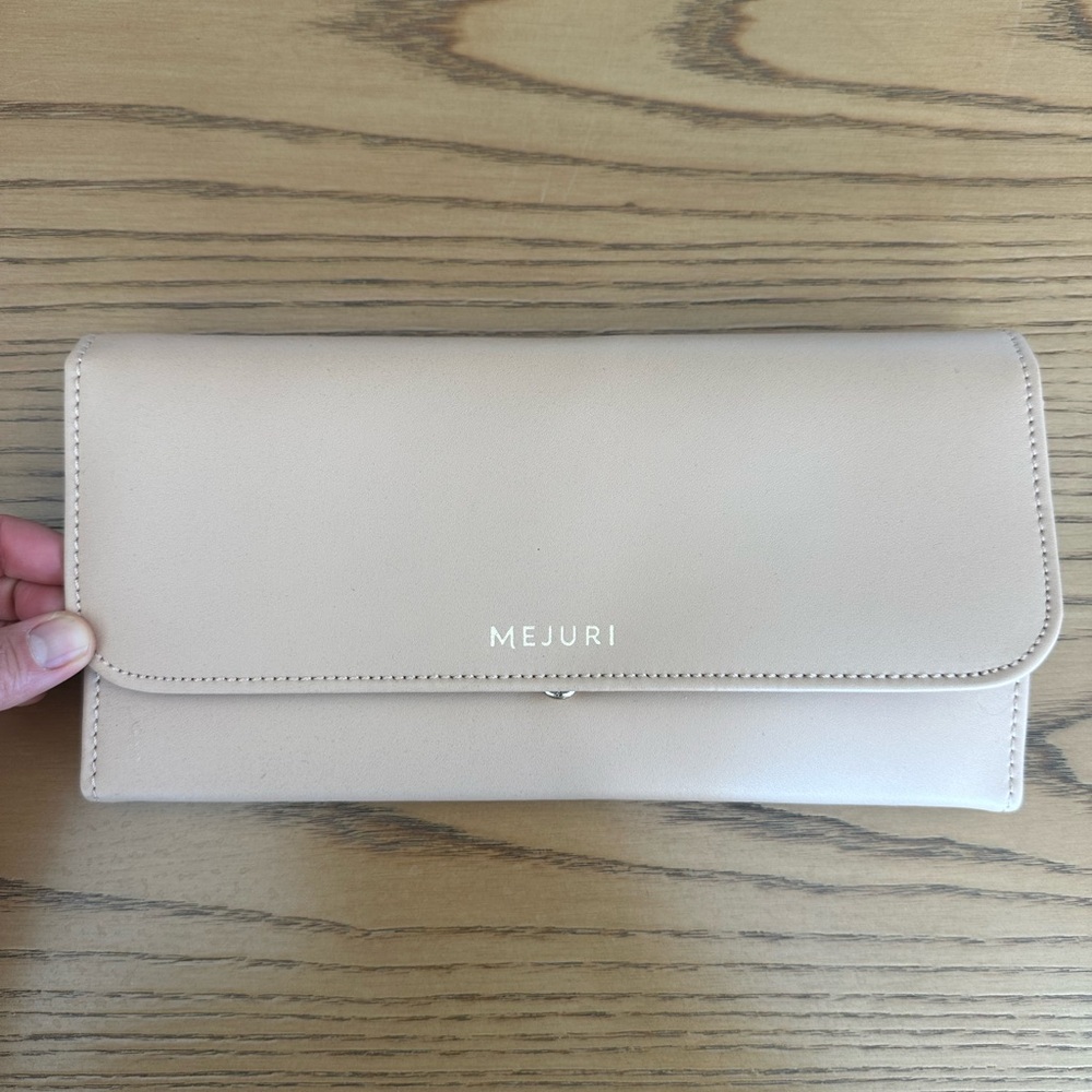 Pristine Mejuri jewelry case / trifold